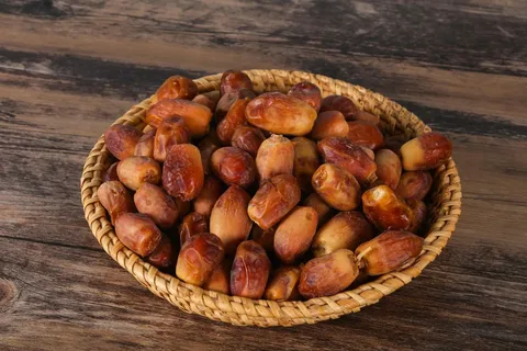 تصویر 1 از خرما کبکاب زاهدی خوش‌ طعم با شهد غلیظ و طبیعی